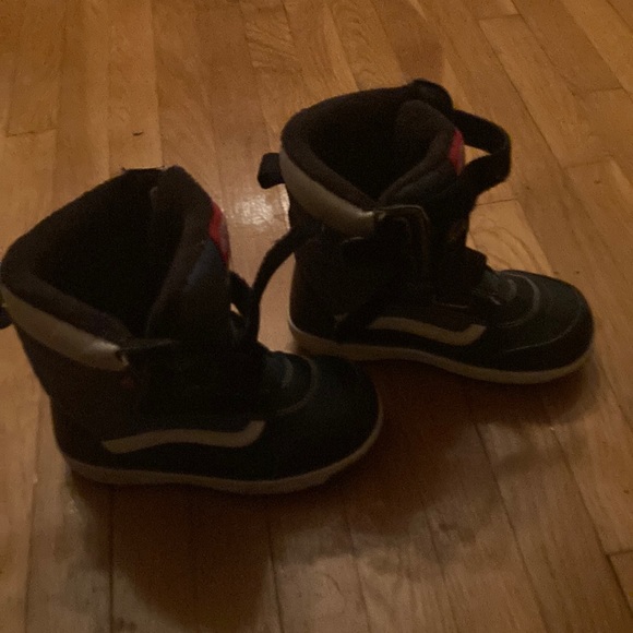 Vans winter boots size 5 - Picture 1 of 4